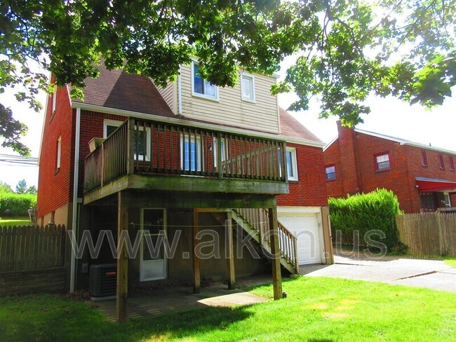 Building Photo - 621 Brierly Ln