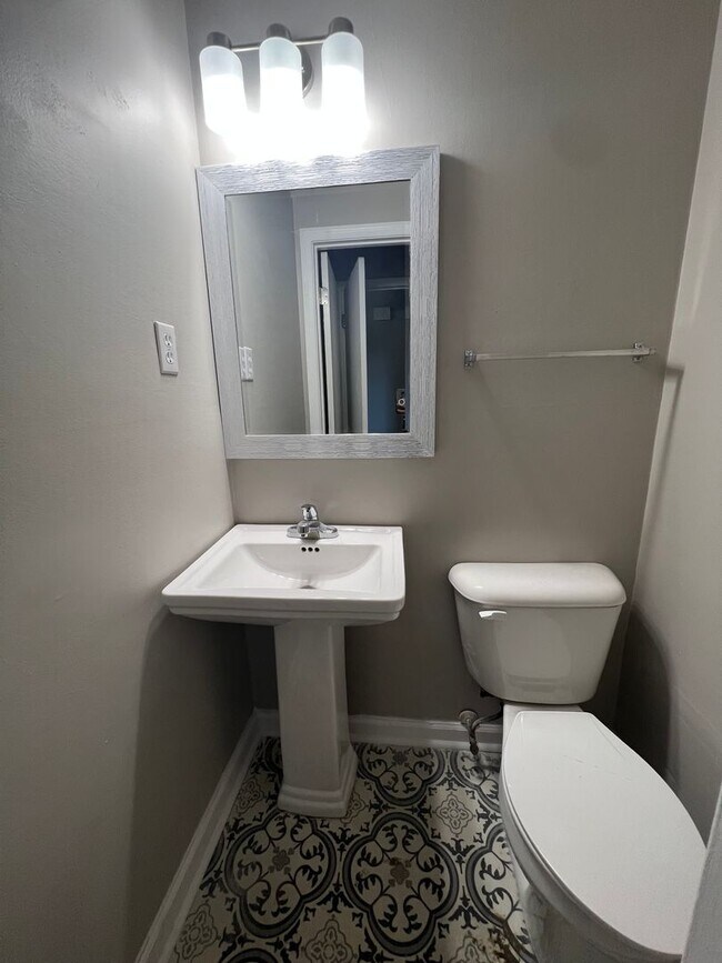 Foto del edificio - 1220 Southwood Dr