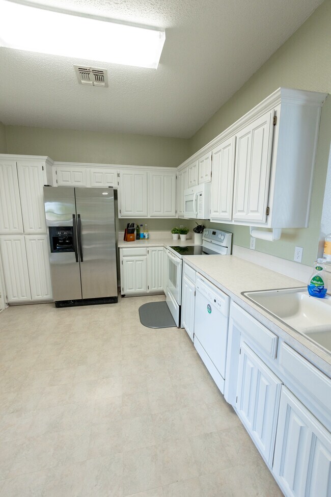 Building Photo - 5200 Pebblestone Dr