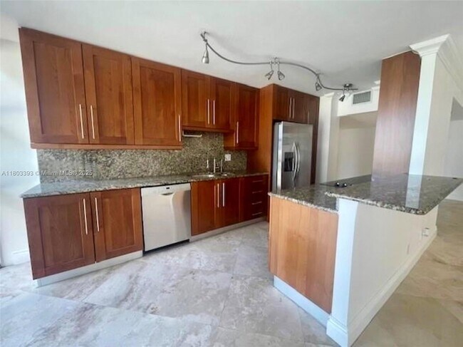 Foto del edificio - 18181 NE 31st Ct