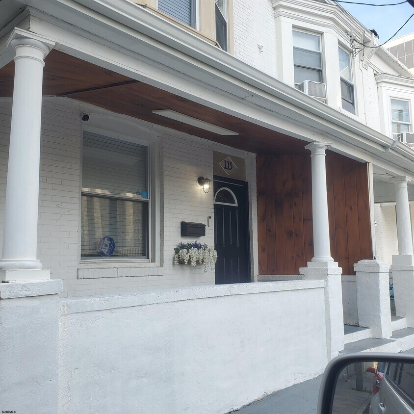 Foto principal - 115 S Congress Ave