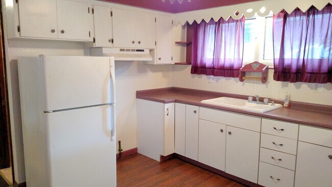 Foto del edificio - Two Bedroom House in Jefferson Hills With Central Air And Detached One Car Garage - Fenced In Yard