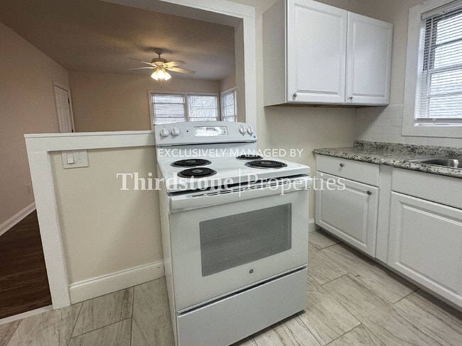 Building Photo - 2659 College St