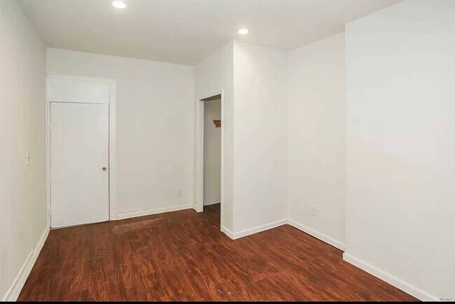 Building Photo - 6 Jardine Pl