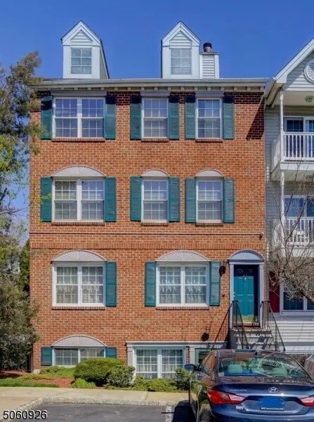 Puerta principal - 47 Rutgers Dr