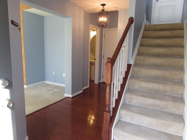 Building Photo - 424 Ava Way