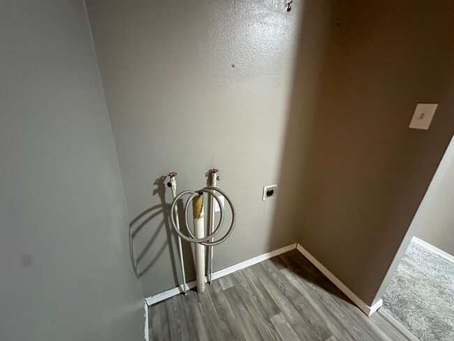 Building Photo - 307/309 E Fir St