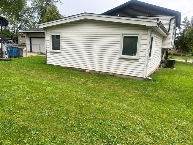 Foto del edificio - 1324 Leslie Ln E