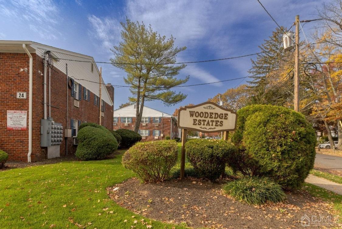 Foto principal - 24 Woodedge Ave