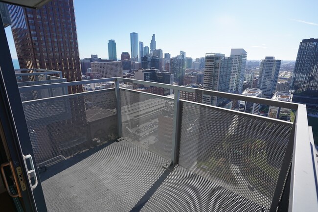 Foto del edificio - 235 W Van Buren St