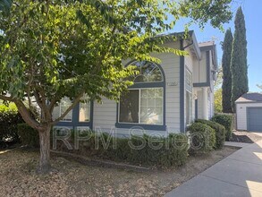 Building Photo - 1255 Farragut Cir