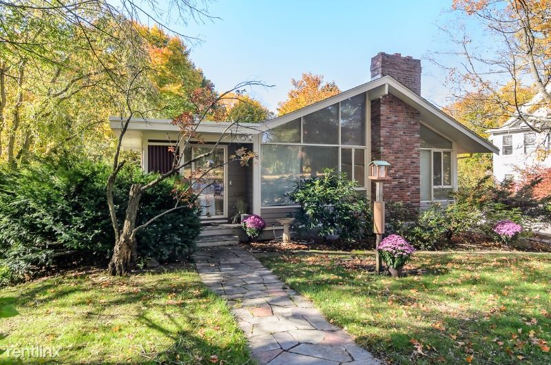 Primary Photo - 3 br, 1.5 bath House - 45 Oakland St