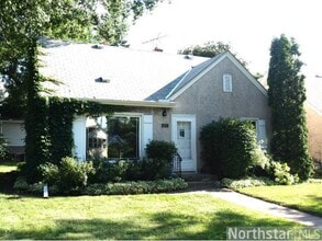 Building Photo - 668 Hoyt Ave E