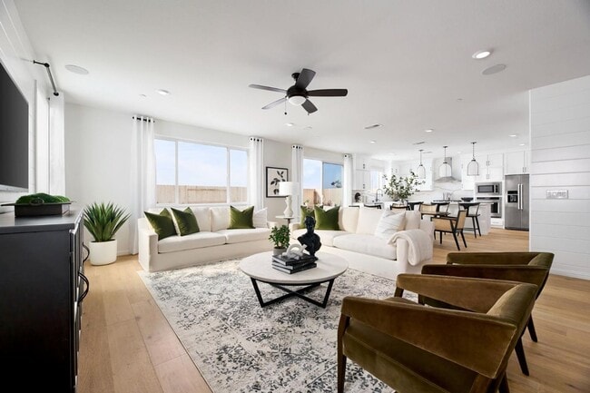 Building Photo - NEWER SOLAR HOME – 4 Bed / 3 Bath + Loft | 2,800 Sq Ft  SEE VIDEO