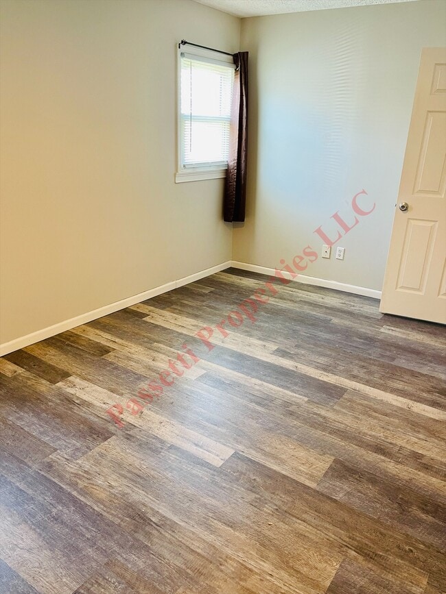 Foto del edificio - 913 E Emerson St