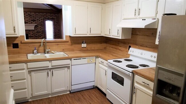 Foto del edificio - 534 Post Oak Ln