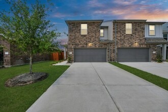 Building Photo - 10318 Malta Trce Dr