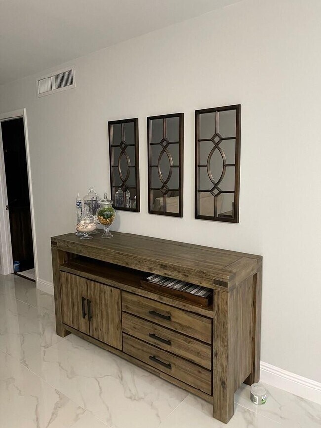 Building Photo - 1629 Riverview Rd