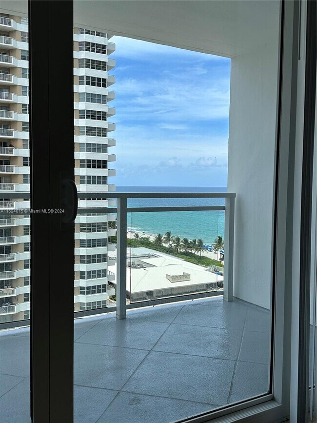 Building Photo - 2030 S Ocean Dr