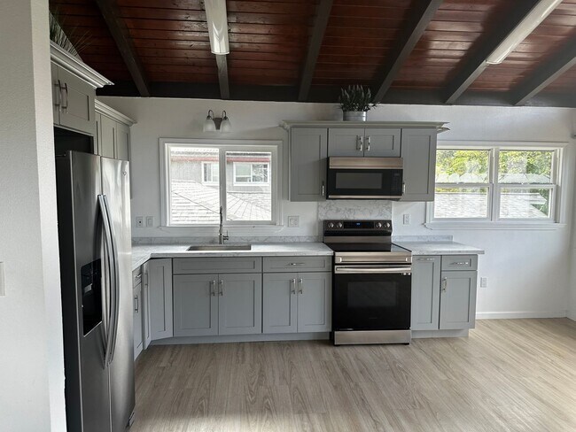 Foto del edificio - Upstairs 2 bedroom duplex in Kaneohe! 2 parking!