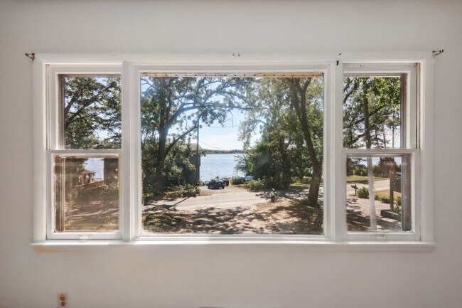 Foto del edificio - 24966 W Lake Shore Dr