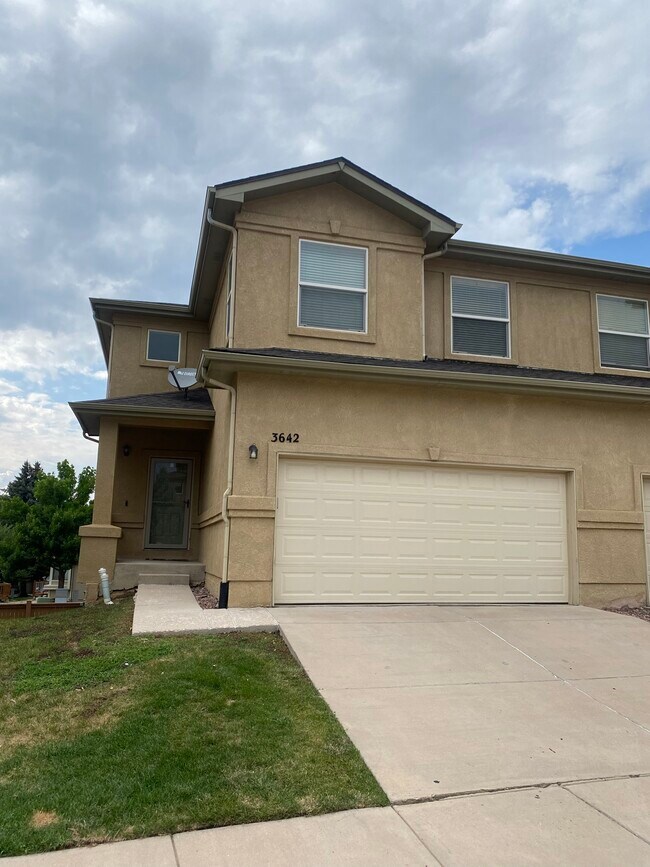 Building Photo - 3642 Venice Grv