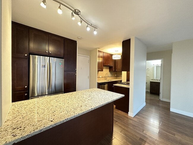 Foto del edificio - 4180 N Marine Dr