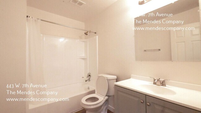 Foto del edificio - 443 W 7th Ave