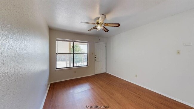 Building Photo - 307 Manuel Dr