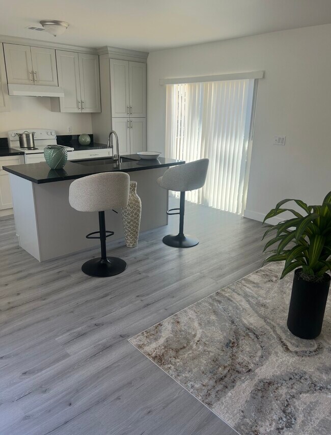 Foto del edificio - 218 E 83rd St