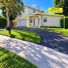Building Photo - 9860 SW 83rd St