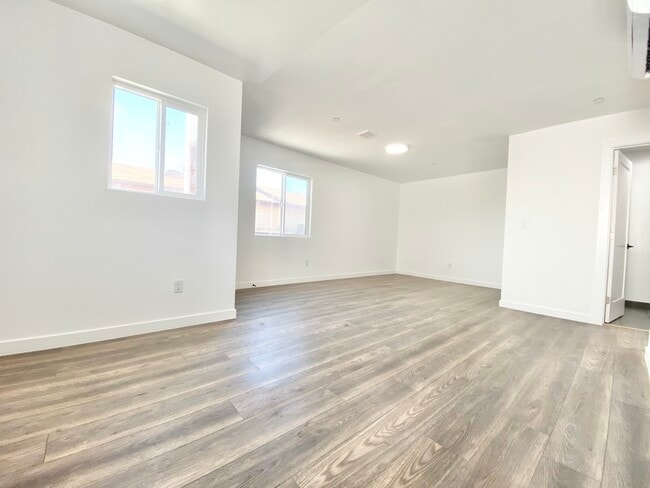 Building Photo - 427 E 112th Street Los Angeles, CA 90061