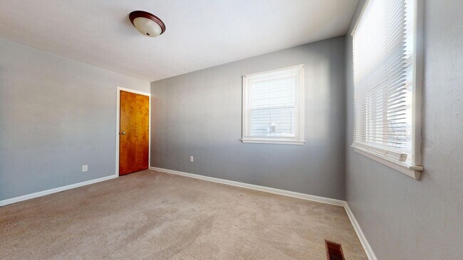 Foto del edificio - 116-118-118 Grasmere Ave