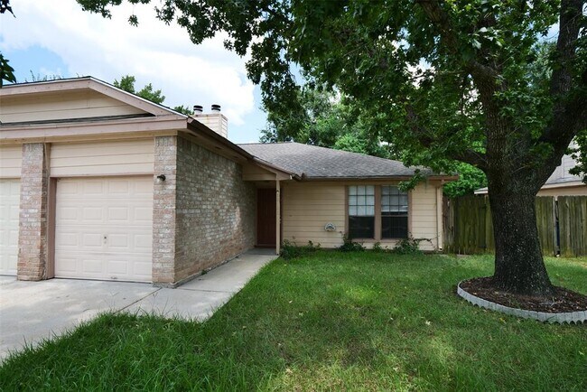 Building Photo - 10122 Emerald Oaks Dr