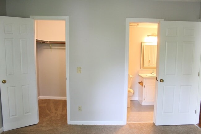 Foto del edificio - 736 Woodland Dr