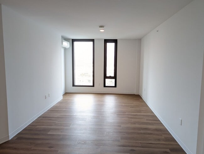 Building Photo - 2159