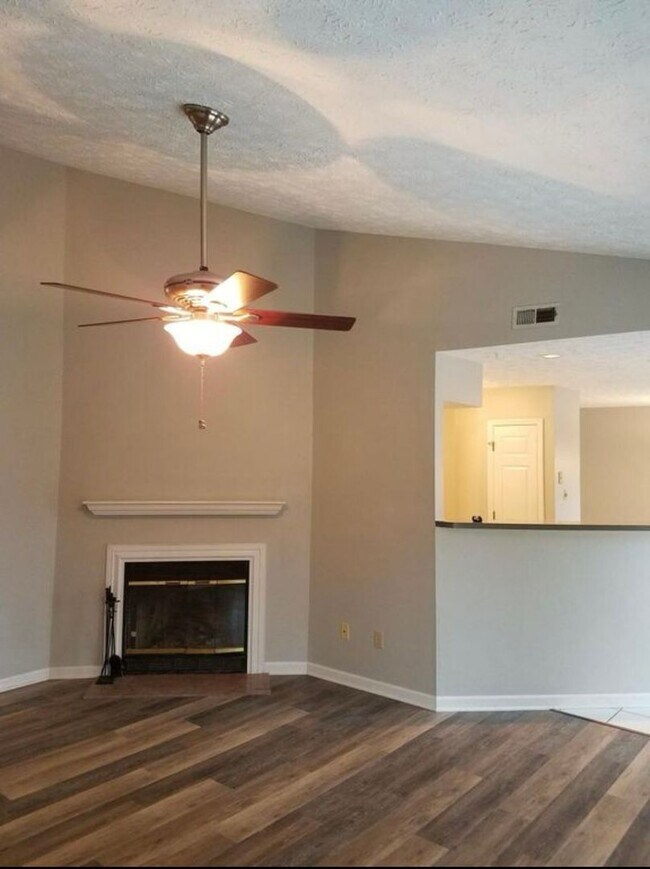 Foto del edificio - 1704 Bay Wood Cir