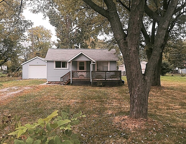 Photo - 2 bedroom/ 1 bathroom ranch with porch on double lot available! House