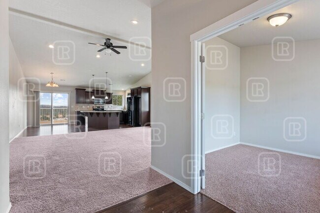 Building Photo - 1015 N Olson Hill Ct