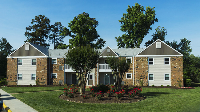 Exterior de Falcon Point - Falcon Point Apartment Homes