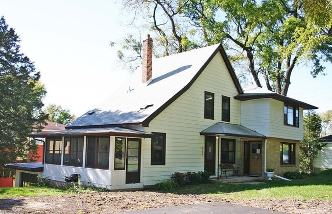 Building Photo - 3325 Stevens St