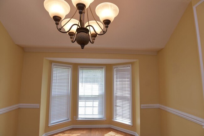 Building Photo - Single family home with large fenced in ba...