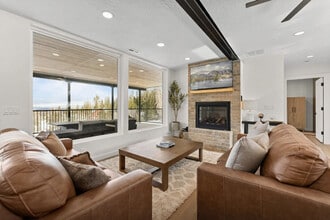 Building Photo - 220 Circle Dr