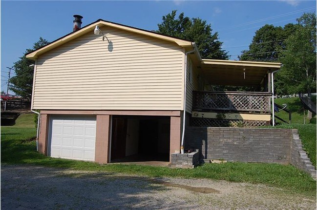 Building Photo - 335 Fernwood Rd