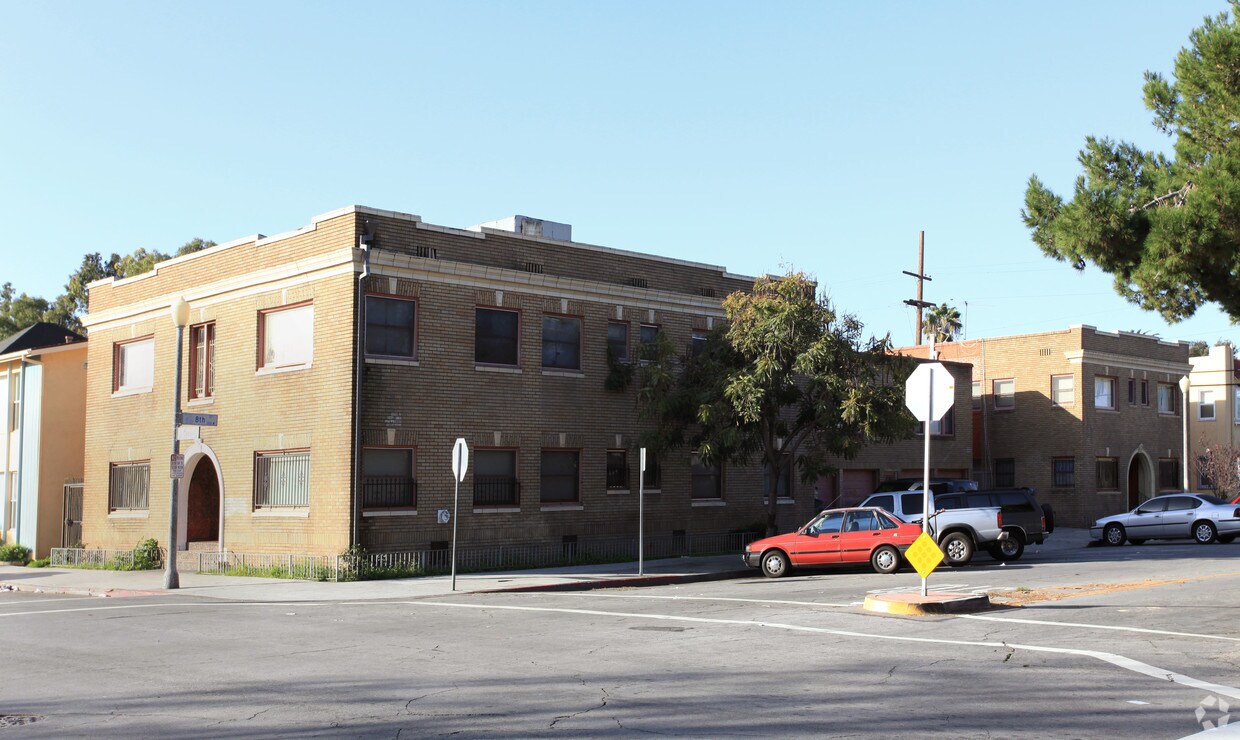 Primary Photo - 310-322 W 8th St