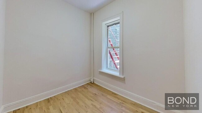Foto del edificio - 230-232 Thompson Street