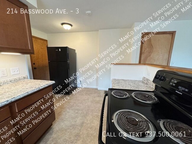Foto del edificio - 214 Basswood Ave