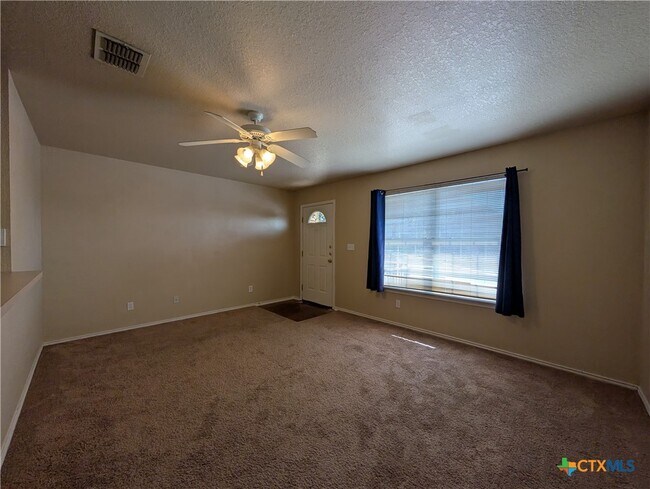 Foto del edificio - 1013 Misty Acres Dr
