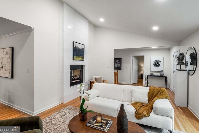 Foto del edificio - 1866 Wildwood Pl NE