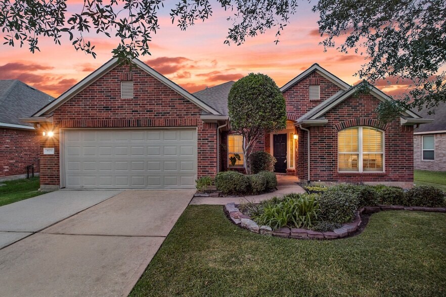 Foto principal - 9226 Fernwillow Dr